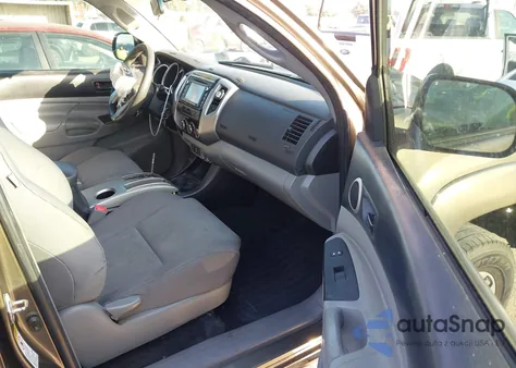 2015 Toyota Tacoma Double Cab Prerunner z USA, uszkodzony, nr VIN 3TMJU4GN4FM184088